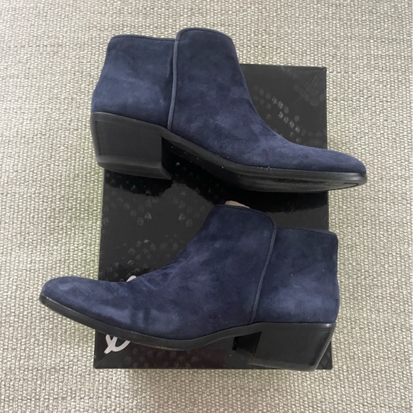 Sam Edelman Like New Petty, Inky Navy Suede Ankle Boot. Size 7M. - Picture 3 of 5